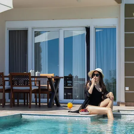 וילה Sunny Grande *